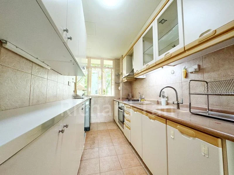 LE HILL CONDOMINIUM 4