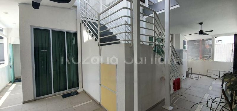 SUNNY PALMS 2