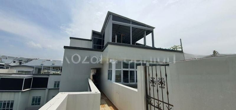 SUNNY PALMS 5
