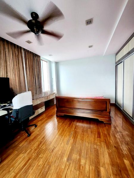 THE SHORELINE RESIDENCES II 9