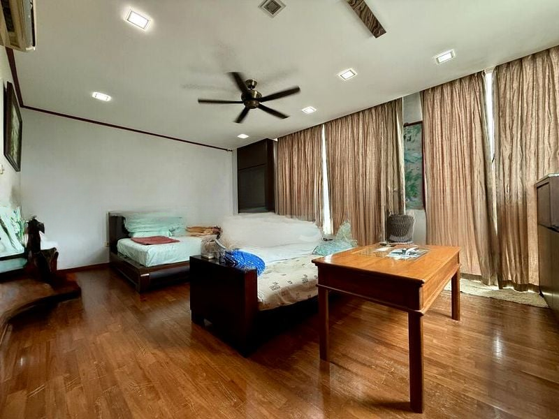 THE SHORELINE RESIDENCES II 7