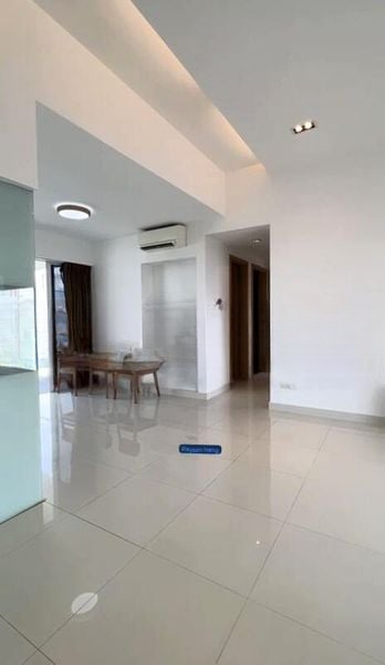 THE REGENCY AT TIONG BAHRU 1