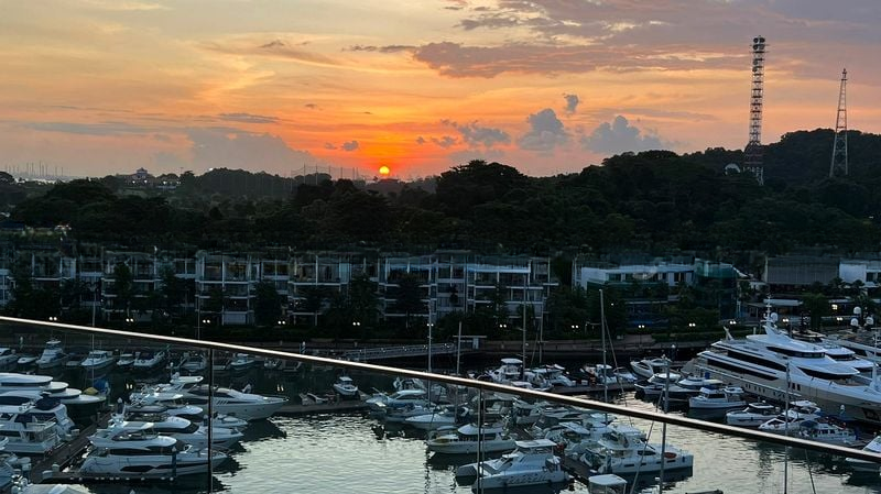 THE OCEANFRONT @ SENTOSA COVE 4