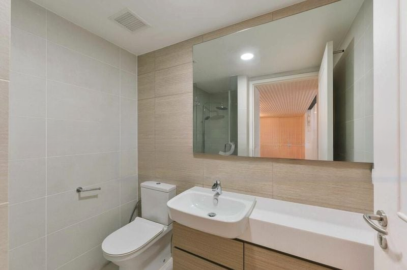 THE LAKEFRONT RESIDENCES 6