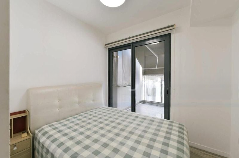 THE LAKEFRONT RESIDENCES 5