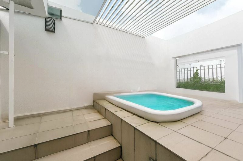 THE LAKEFRONT RESIDENCES 8