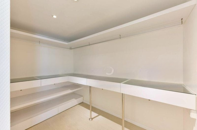 THE LAKEFRONT RESIDENCES 12