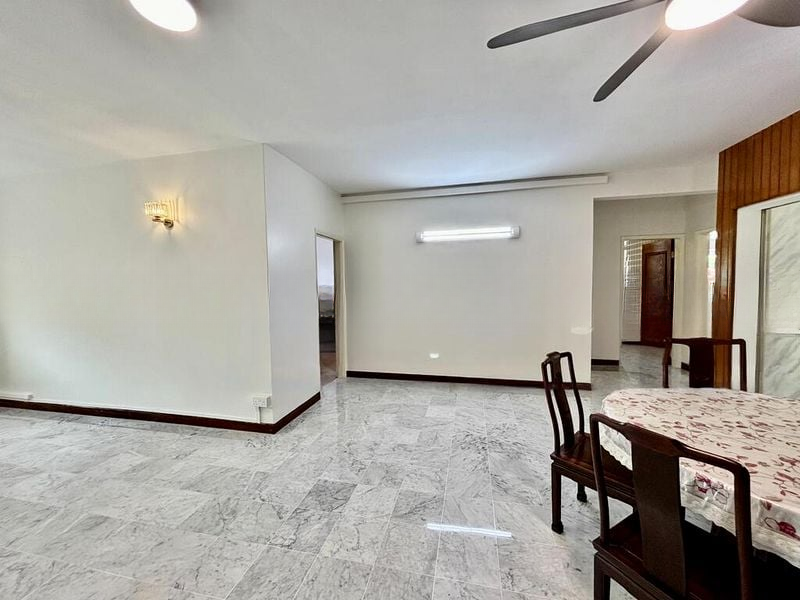 LLOYD COURT 8