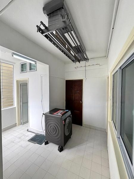 LLOYD COURT 6