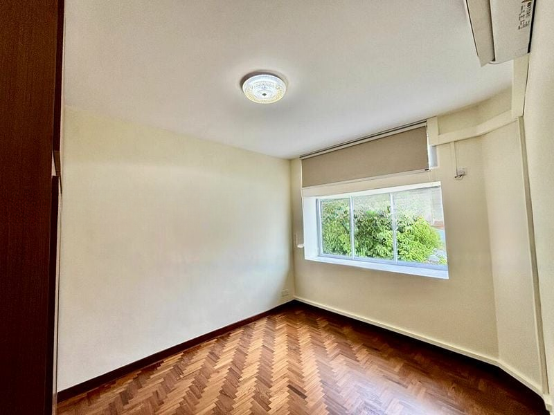 LLOYD COURT 7