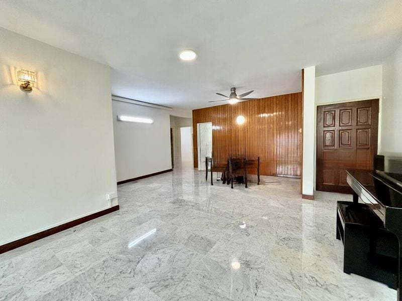 LLOYD COURT 13