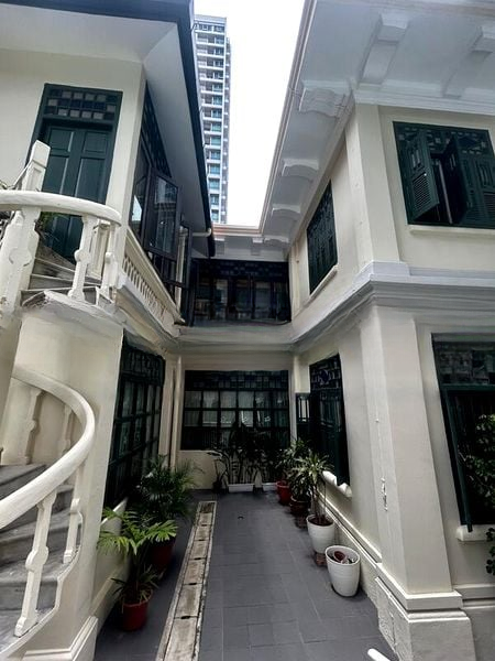 THE MEYER PLACE 5