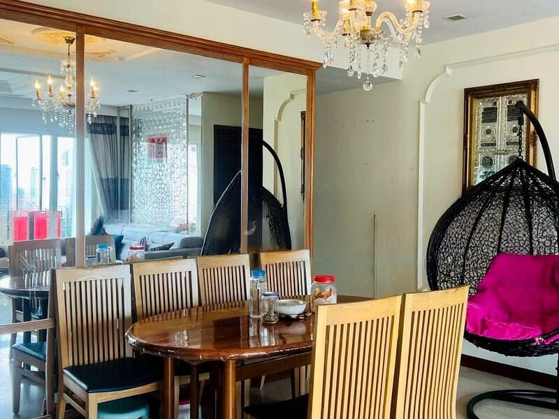 BURLINGTON SQUARE 10