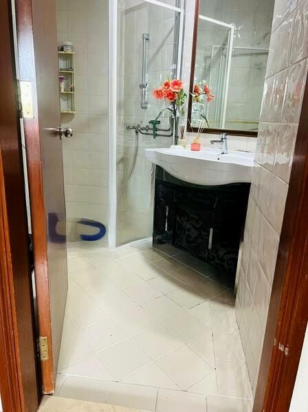 BURLINGTON SQUARE 13