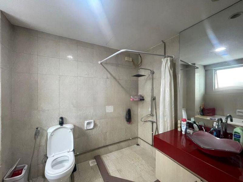 BURLINGTON SQUARE 13