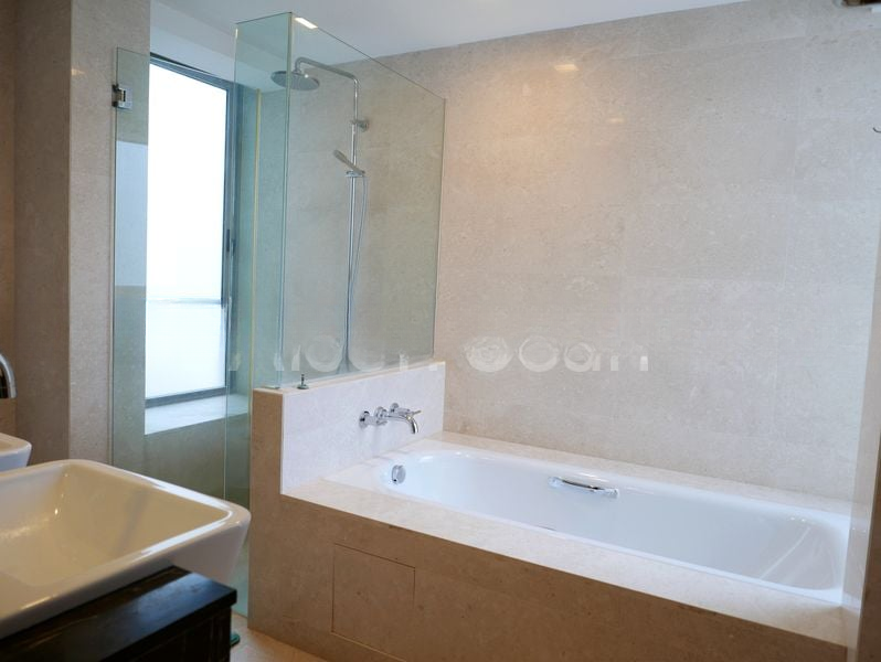 THE BERTH BY THE COVE 10