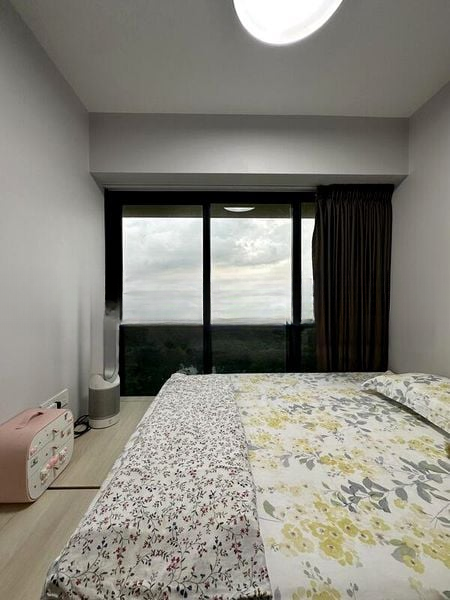 RIVERFRONT RESIDENCES 10