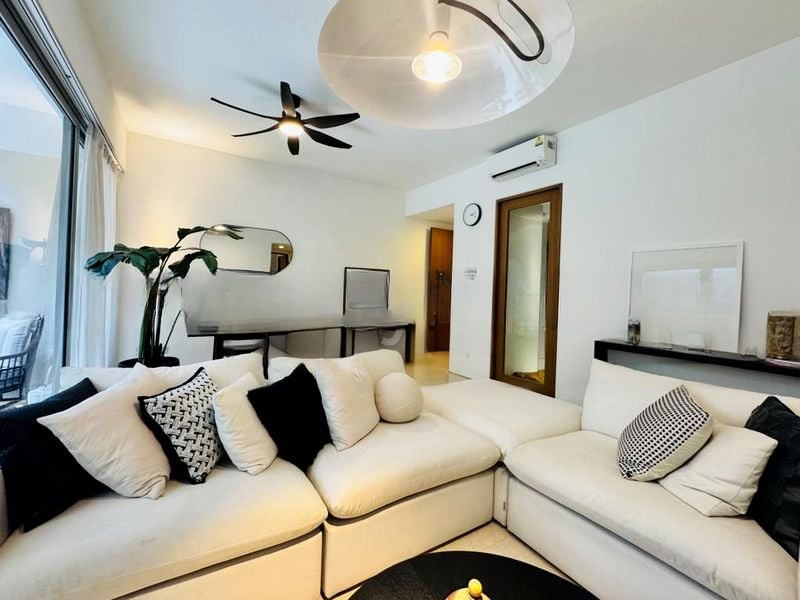 THE SEAFRONT ON MEYER 5