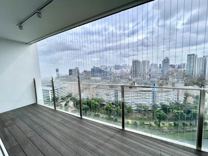 EIGHT RIVERSUITES 10