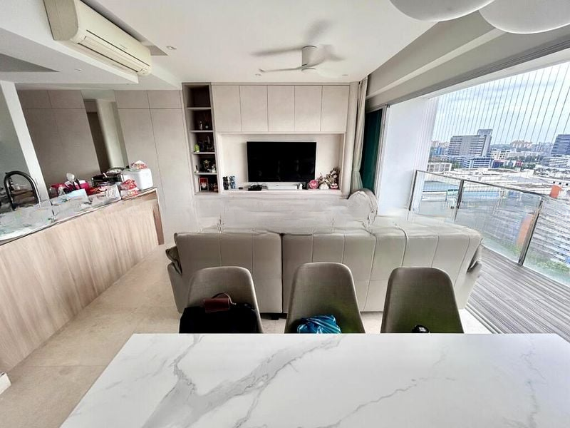 EIGHT RIVERSUITES 11