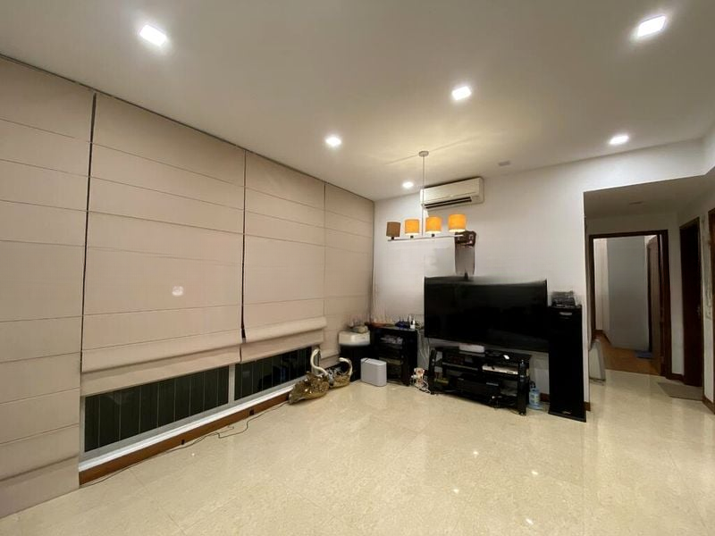 BELMOND GREEN 9