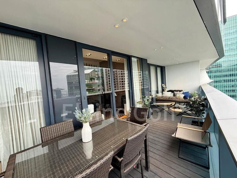 MARINA BAY SUITES 13