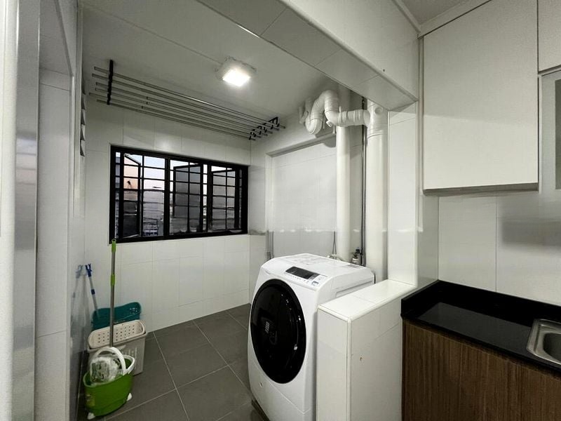 JURONG EAST ST 21 12