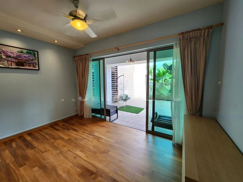 THE BERTH BY THE COVE 4