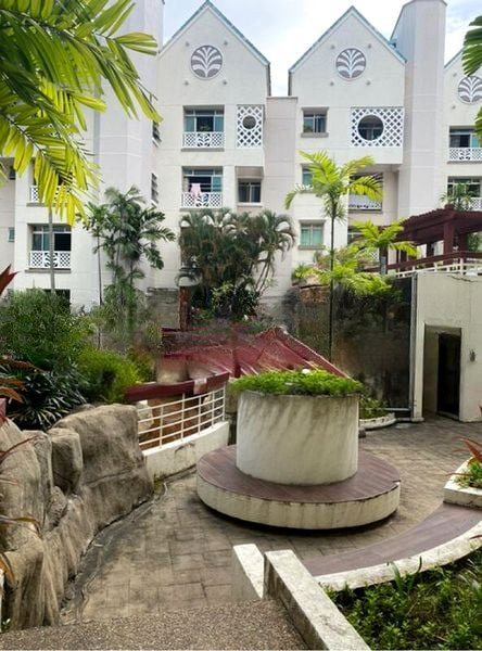 THE BAYCOURT 8