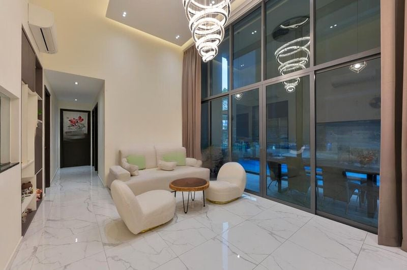 THE LILIUM 12