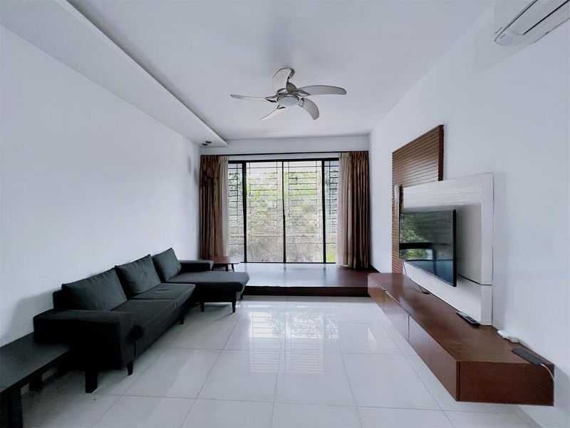 WARNER COURT 9