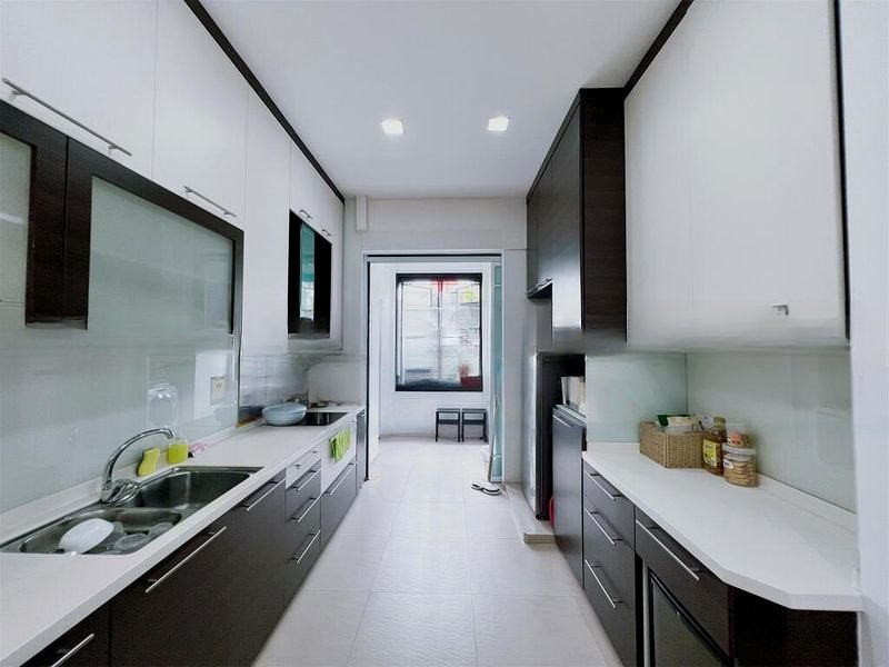 WARNER COURT 7