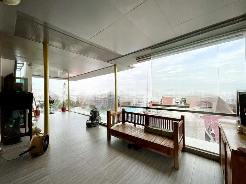 SUITES TWENTY-TWO 10