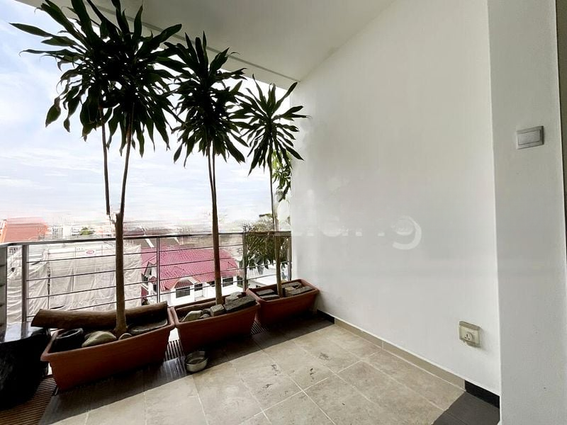 SUITES TWENTY-TWO 6
