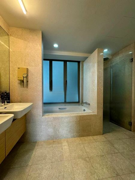 THE BERTH BY THE COVE 12