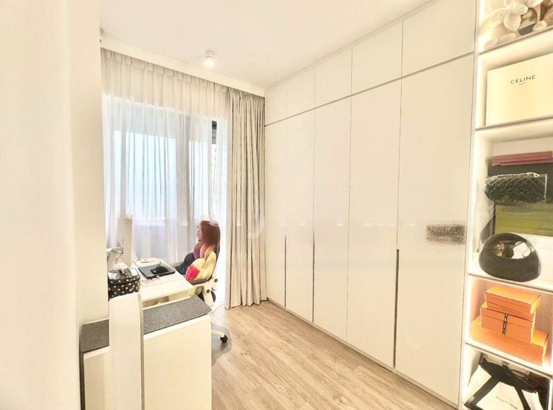 RIVERFRONT RESIDENCES 4