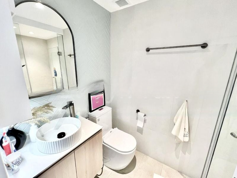 RIVERFRONT RESIDENCES 1