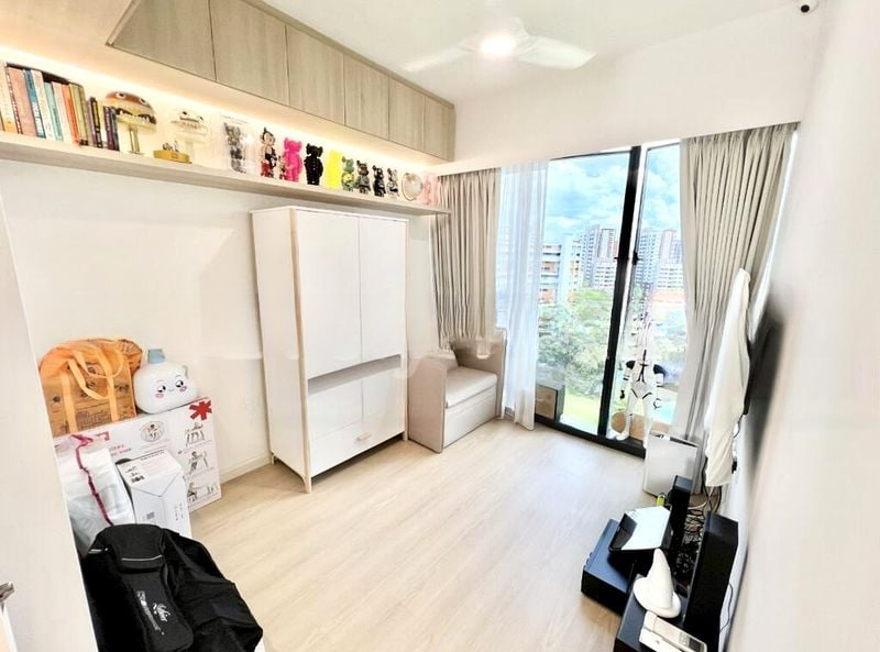 RIVERFRONT RESIDENCES 6
