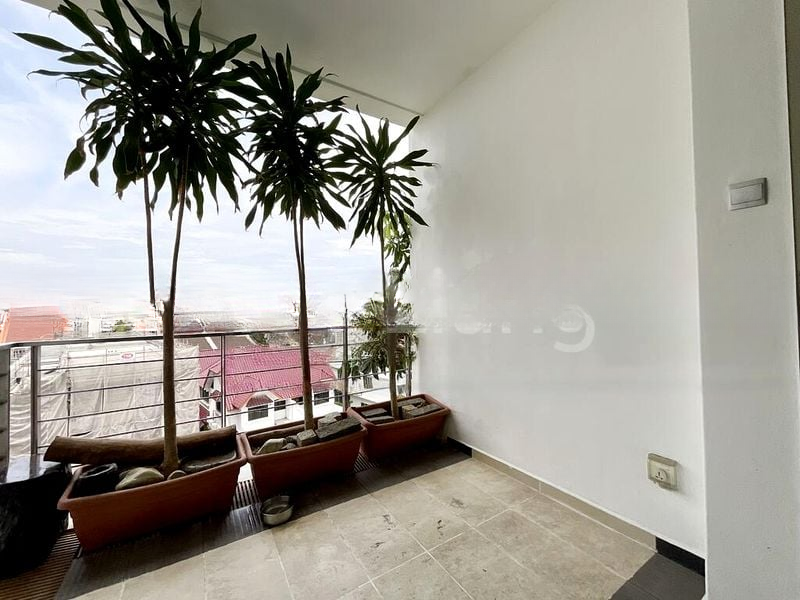 SUITES TWENTY-TWO 9