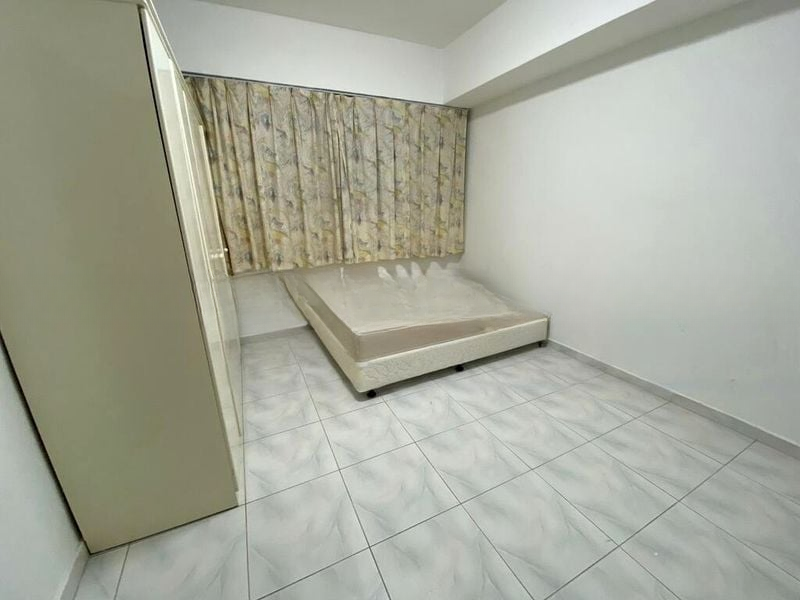 INTERNATIONAL PLAZA 4