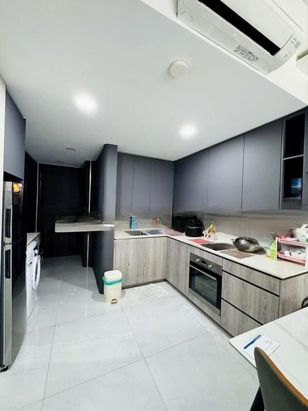 RIVERFRONT RESIDENCES 5