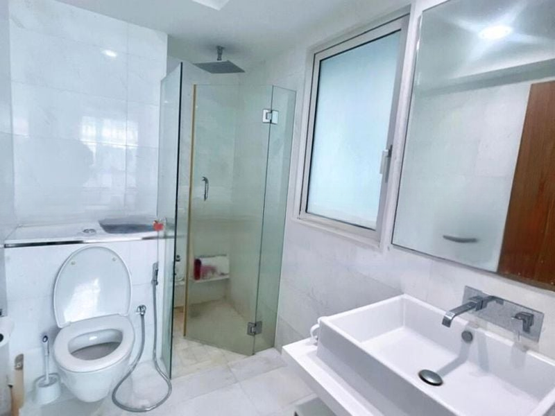SUITES AT ORCHARD 4