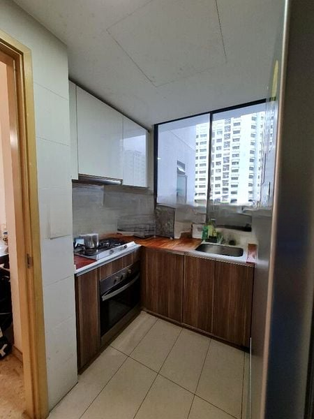 THE LUXURIE 8