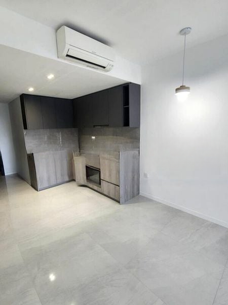 RIVERFRONT RESIDENCES 5