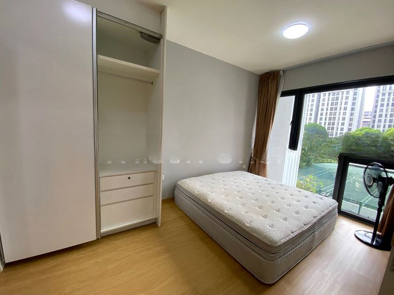 THE LAKEFRONT RESIDENCES 4