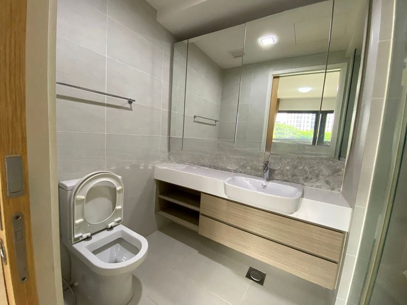 THE LAKEFRONT RESIDENCES 11