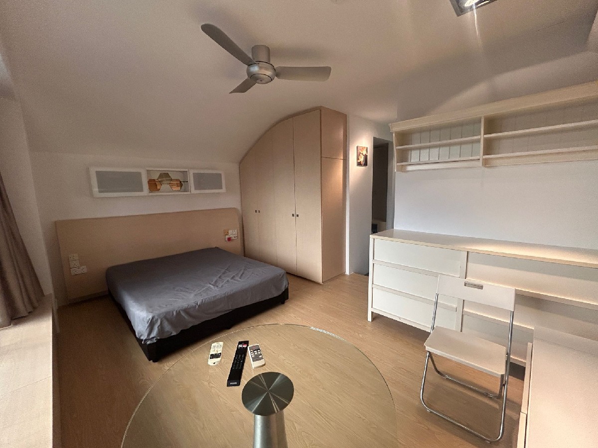 INTERNATIONAL PLAZA 7