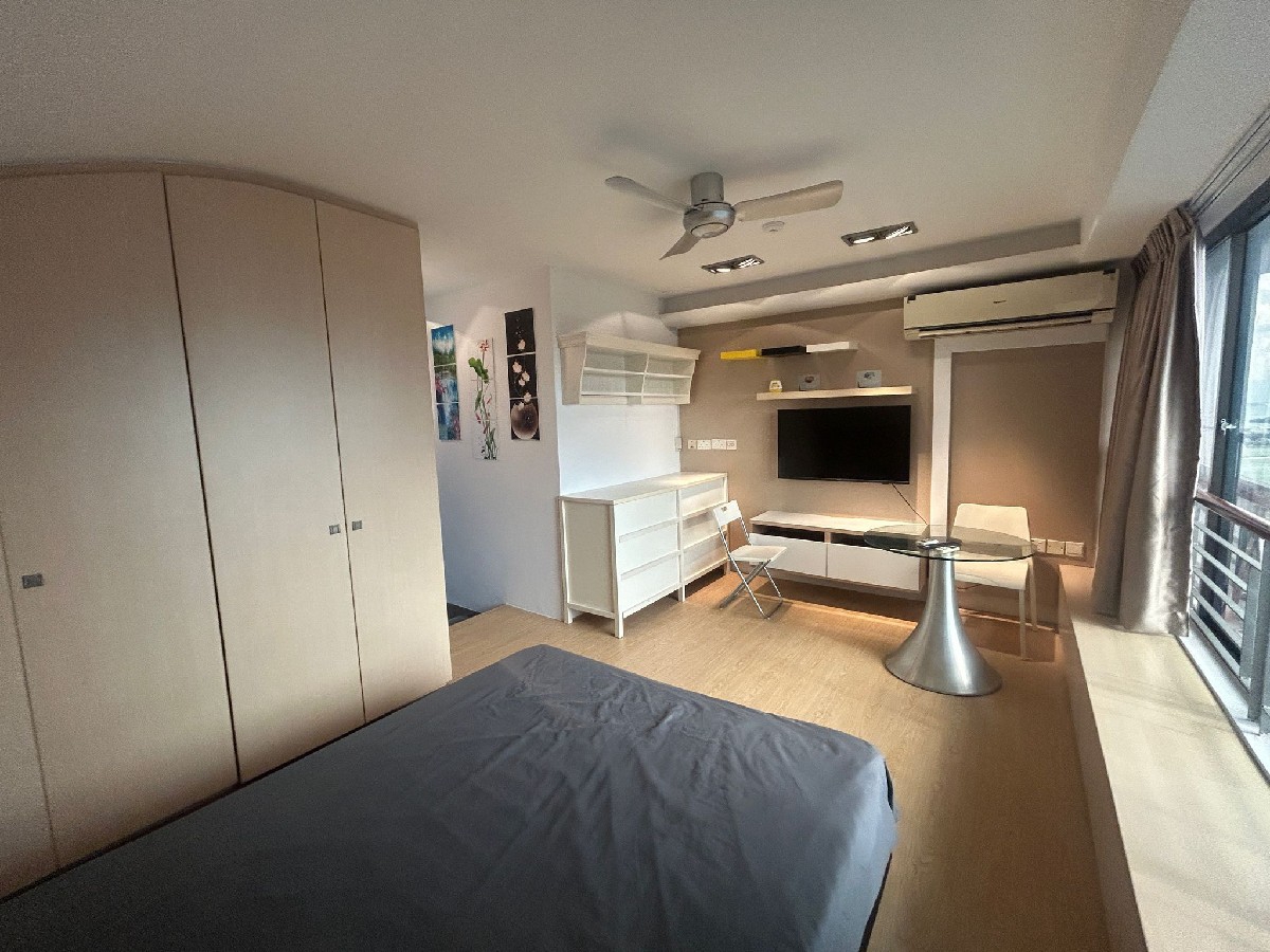 INTERNATIONAL PLAZA 8