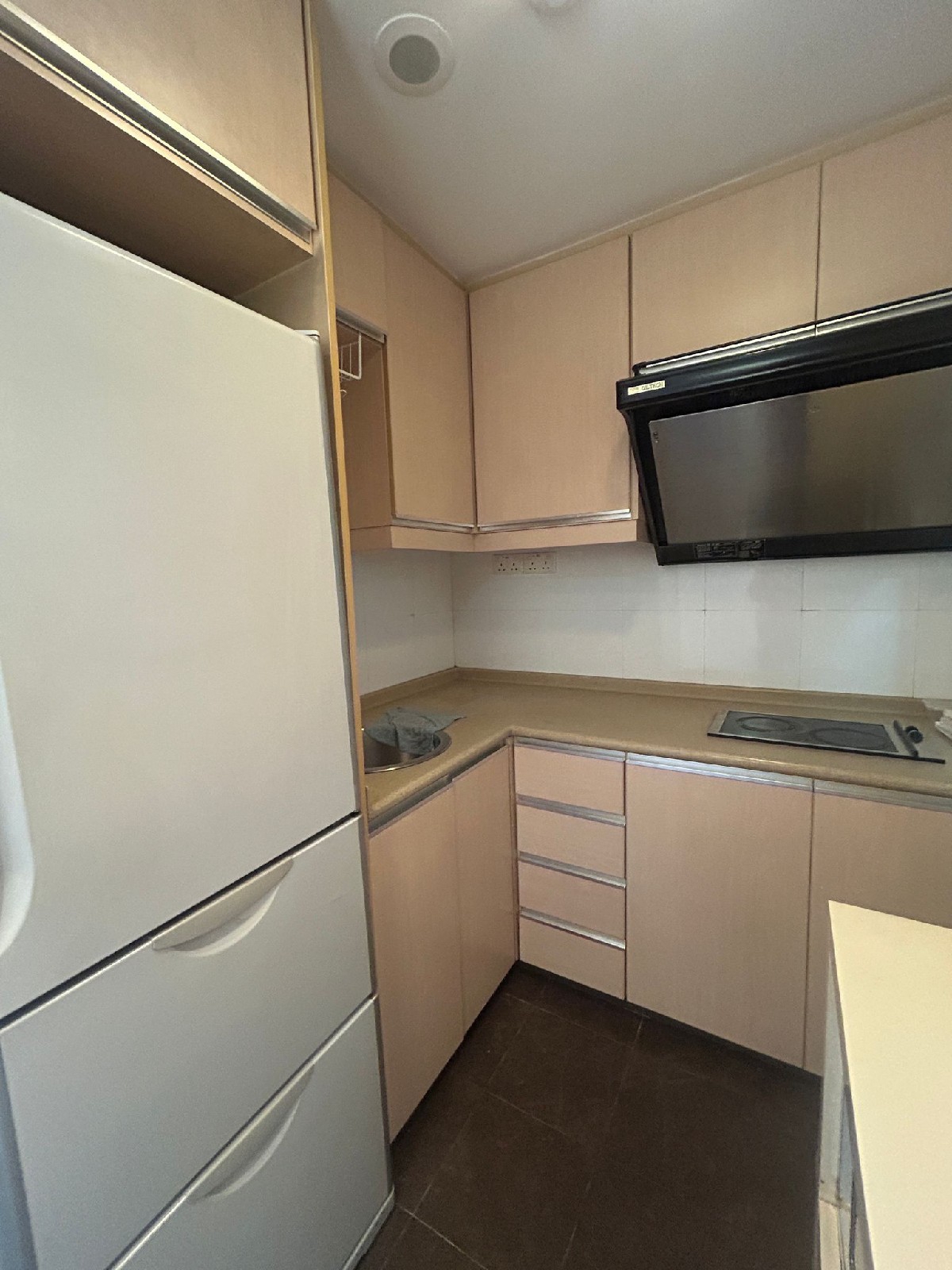 INTERNATIONAL PLAZA 9