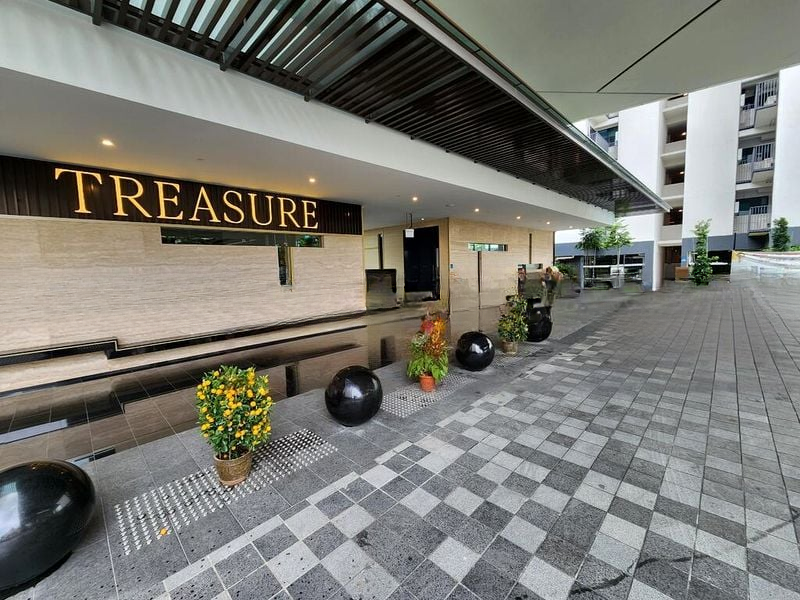 TREASURE AT TAMPINES 15